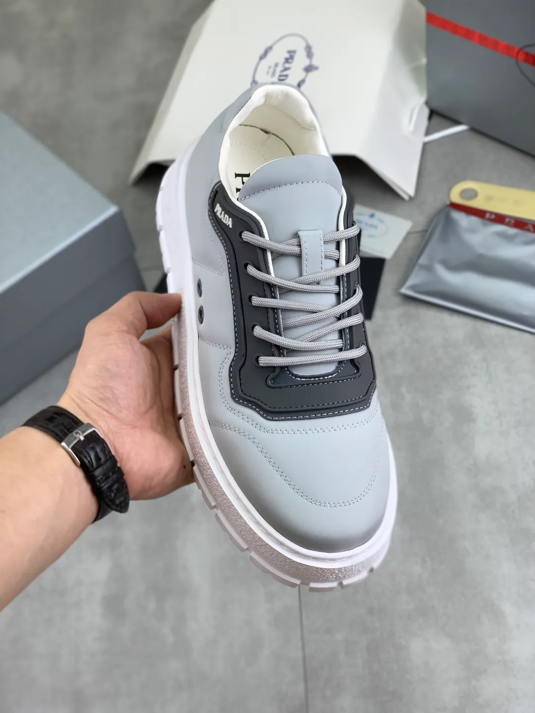 Men's men's shoes 💰P580💰 [New style] popular models are on the official website, 🆘 Trendy brand (Prada) mainly promotes popular models, avant-garde and versatile fashionable men's shoes private version mold opening, cowhide surface splicing 1:1.. Fashionable and simple, original imported cowhide lining cowhide feet; the atmosphere and personality are more fashionable, eye-catching and pursuing class. It will subvert the old idea and be a must-have for fashionistas with you! Must keep it for yourself! Tall and comfortable, large and low, high-end quality workmanship. Number of yards: 38-45 4️⃣optional.